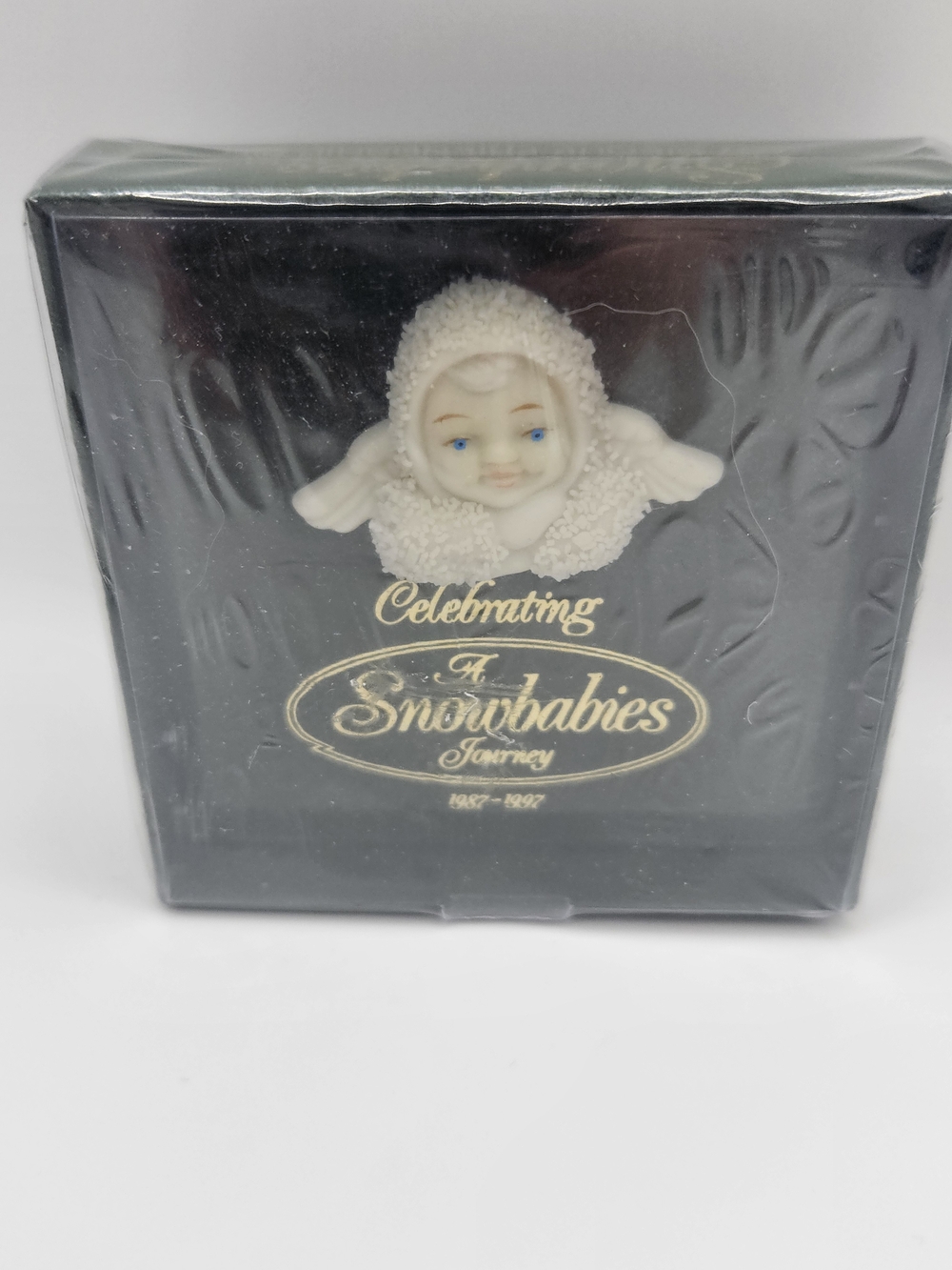 2 Department 56 Snowbabies Angels Broochs